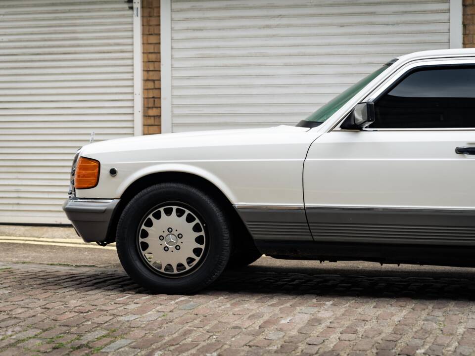Image 14/50 of Mercedes-Benz 500 SEL (1984)