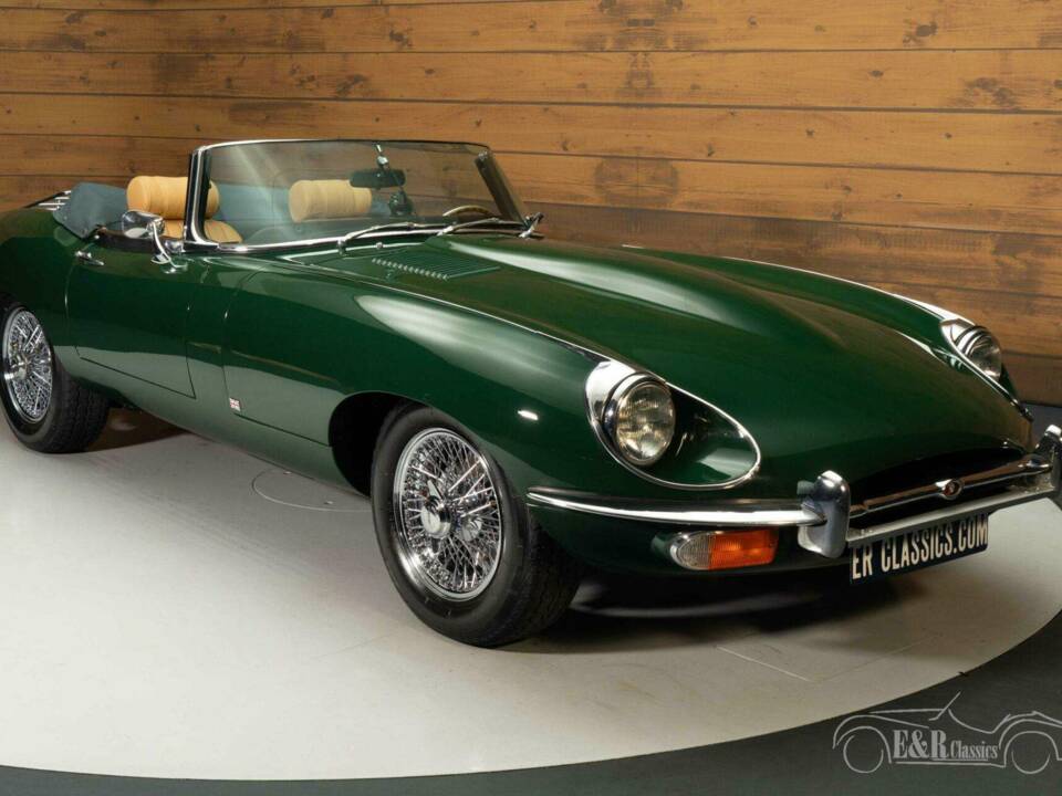 Image 4/19 de Jaguar E-Type (1970)