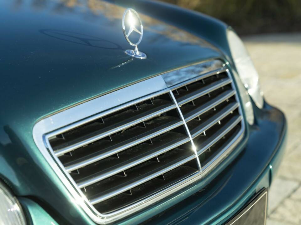 Image 20/50 of Mercedes-Benz CLK 200 (1997)