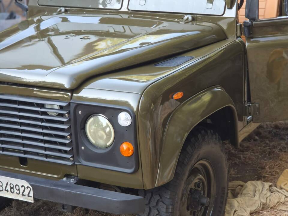 Image 14/25 of Land Rover 90 (1986)