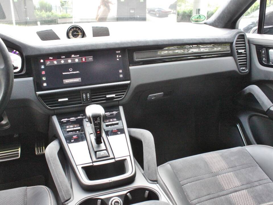 Image 13/19 of Porsche Cayenne Turbo GT (2022)
