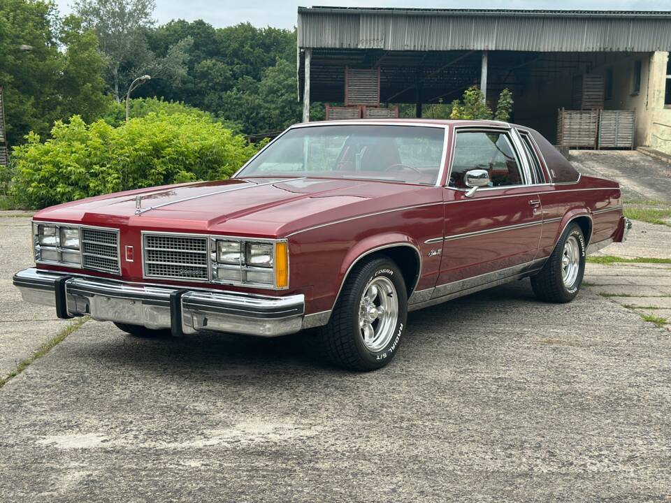 Bild 1/20 von Oldsmobile Delta 88 Royale (1978)