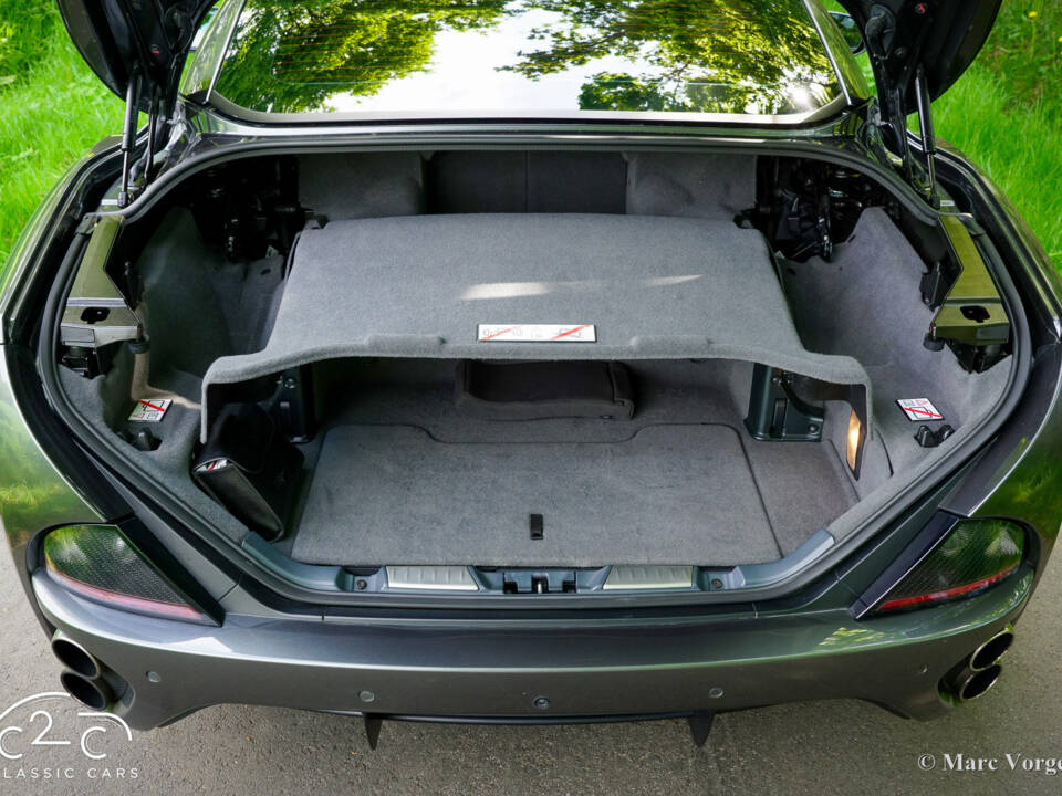 Image 75/85 de Ferrari California (2010)