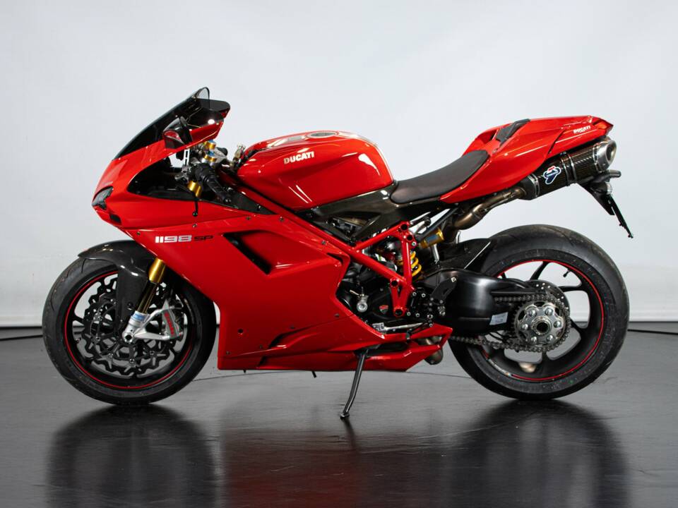 Immagine 1/50 di Ducati DUMMY (2011)
