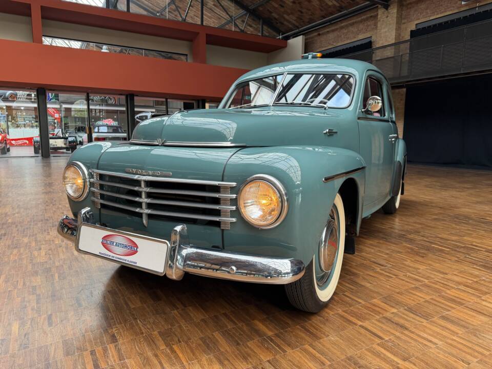 Image 3/34 of Volvo PV 444 (1951)