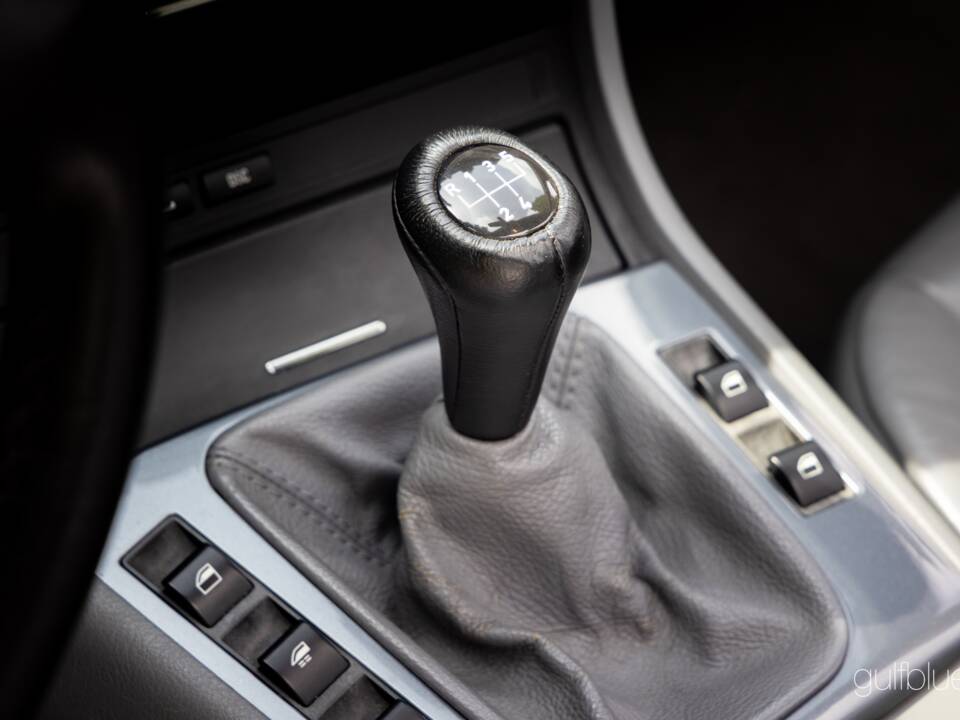 Image 18/56 of BMW 323Ci (2000)