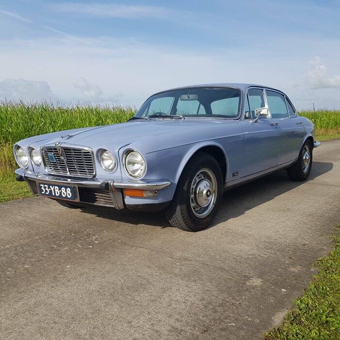 Bild 4/7 von Jaguar XJ 12 L (1974)