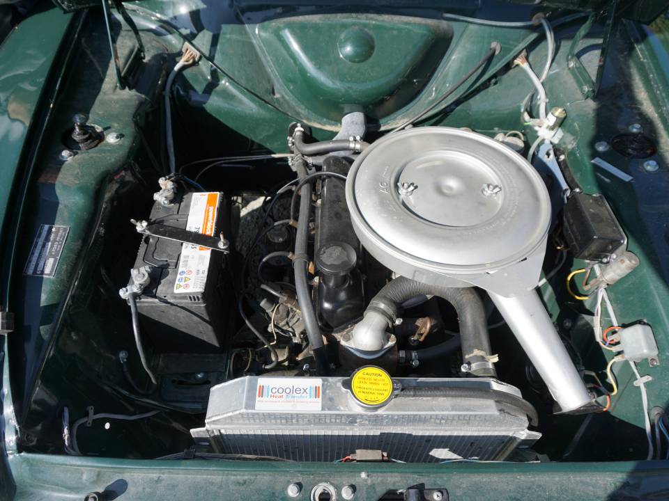 Image 28/55 of Ford Cortina GT (1966)