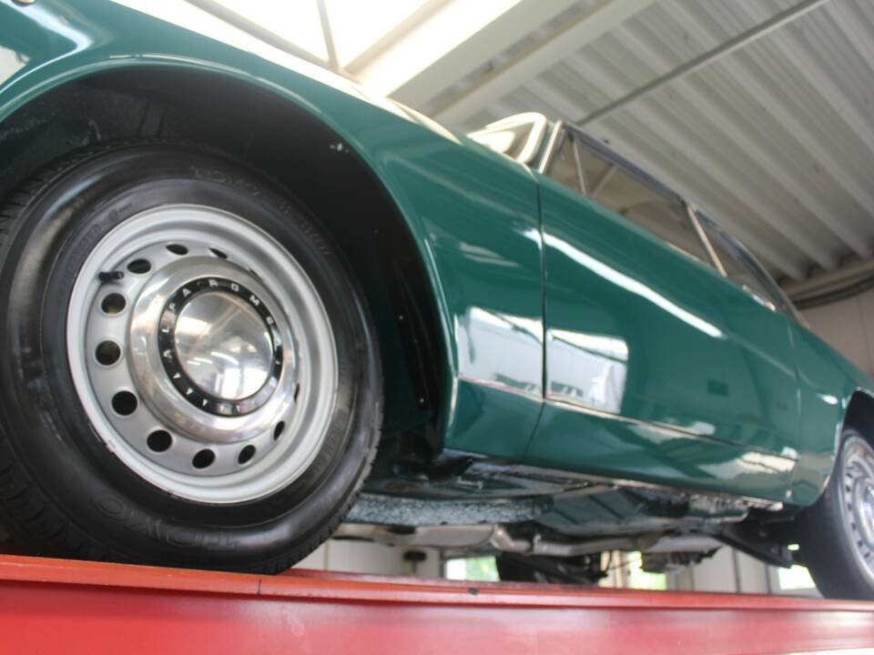 Bild 9/50 von Alfa Romeo Giulia 1300 GT Junior (1972)