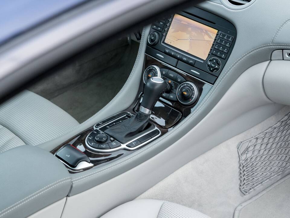 Image 32/42 of Mercedes-Benz SL 65 AMG (2006)