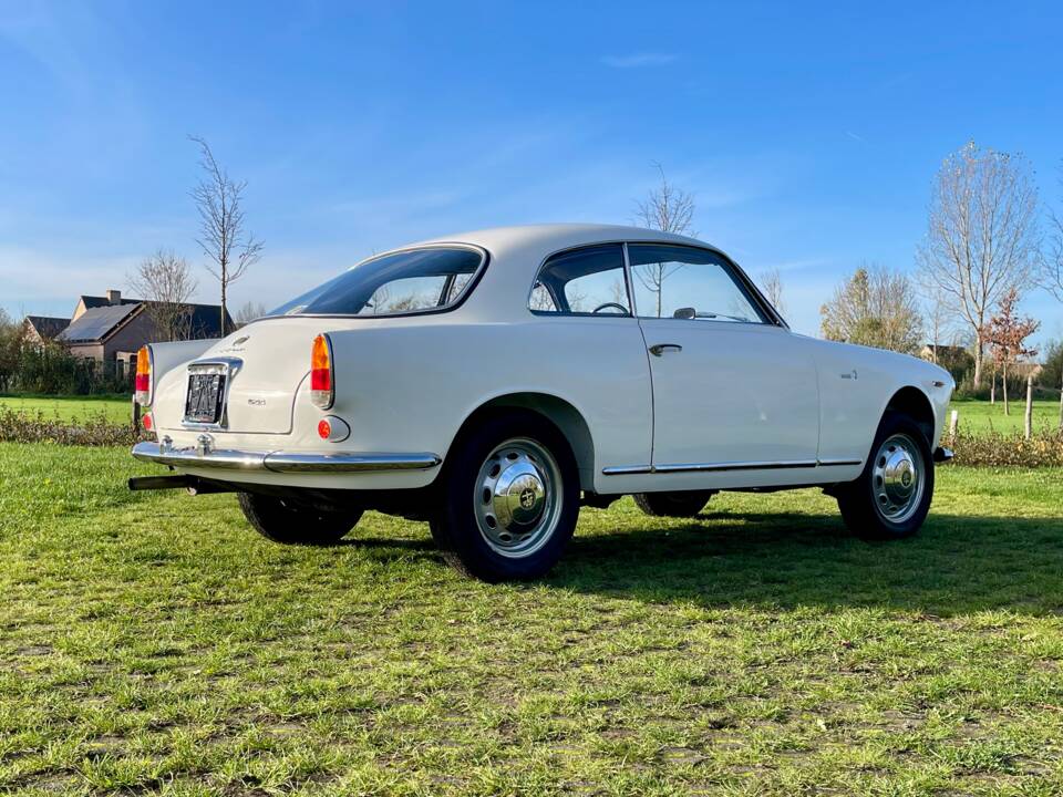 Image 24/32 of Alfa Romeo Giulia 1600 Sprint (1963)