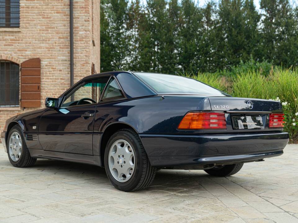 Image 6/50 of Mercedes-Benz SL 320 (1995)