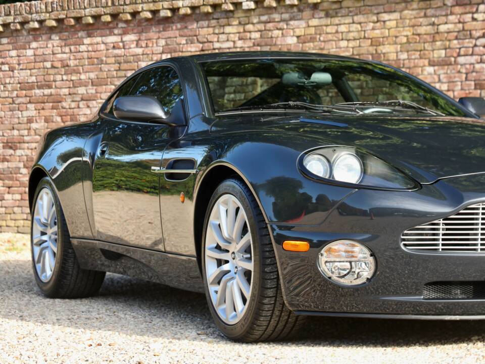 Image 33/50 of Aston Martin V12 Vanquish (2003)