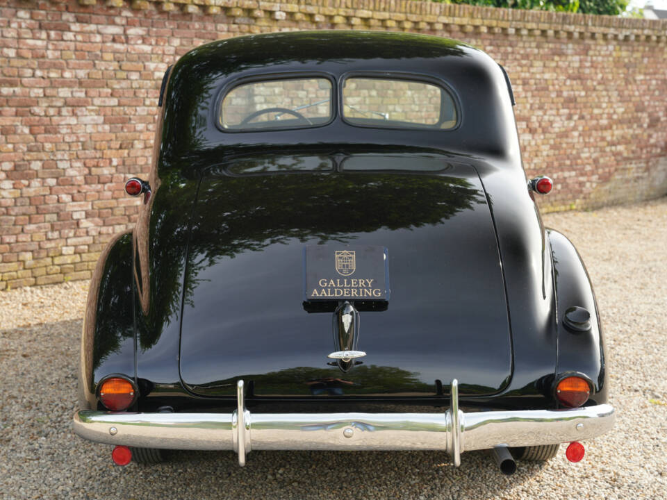 Image 22/50 of Oldsmobile F-Series Business Coupe (1938)