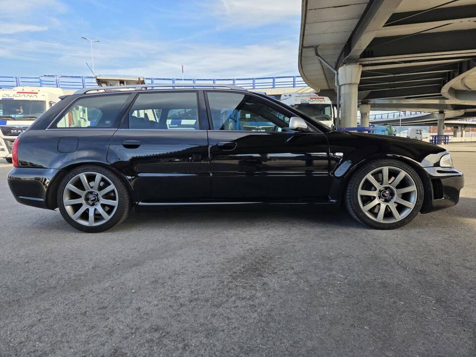 Bild 4/8 von Audi RS4 Avant (2001)
