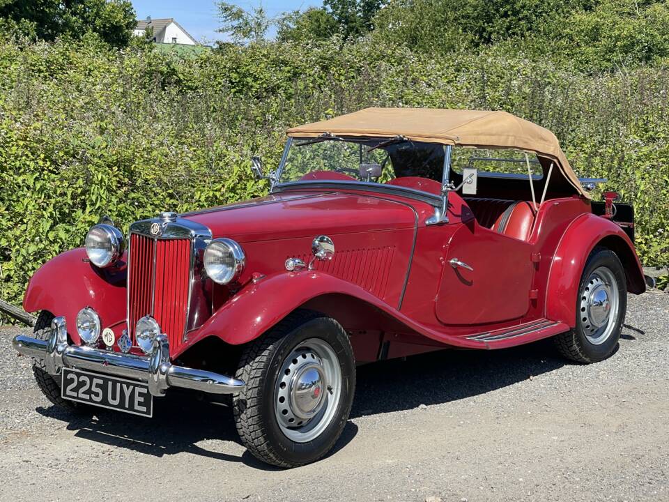 Image 6/12 of MG TD Midget (1950)