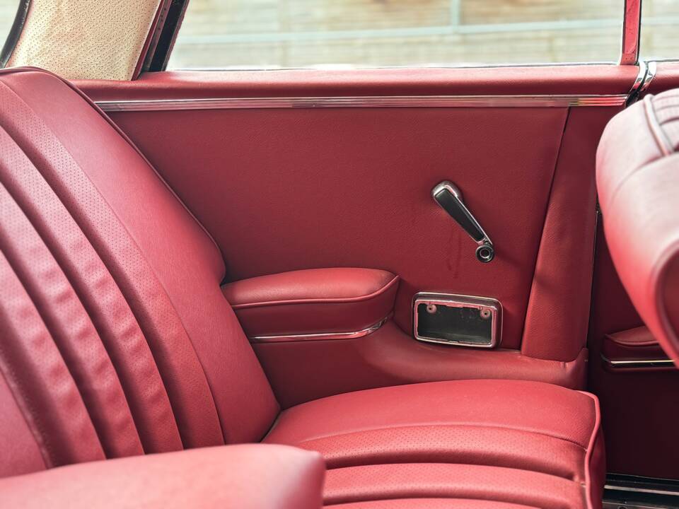 Image 36/132 of Mercedes-Benz 220 SE b (1963)