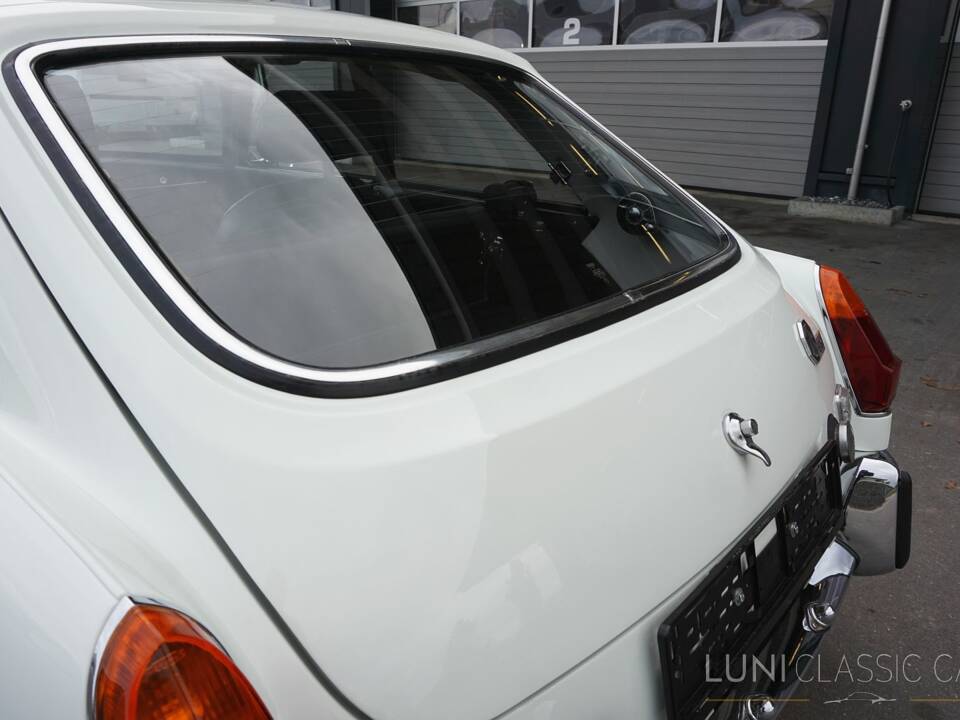 Image 24/54 de MG MGB GT (1974)