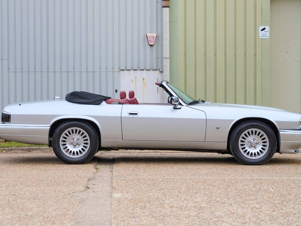 Image 2/50 of Jaguar XJS 6.0 (1993)