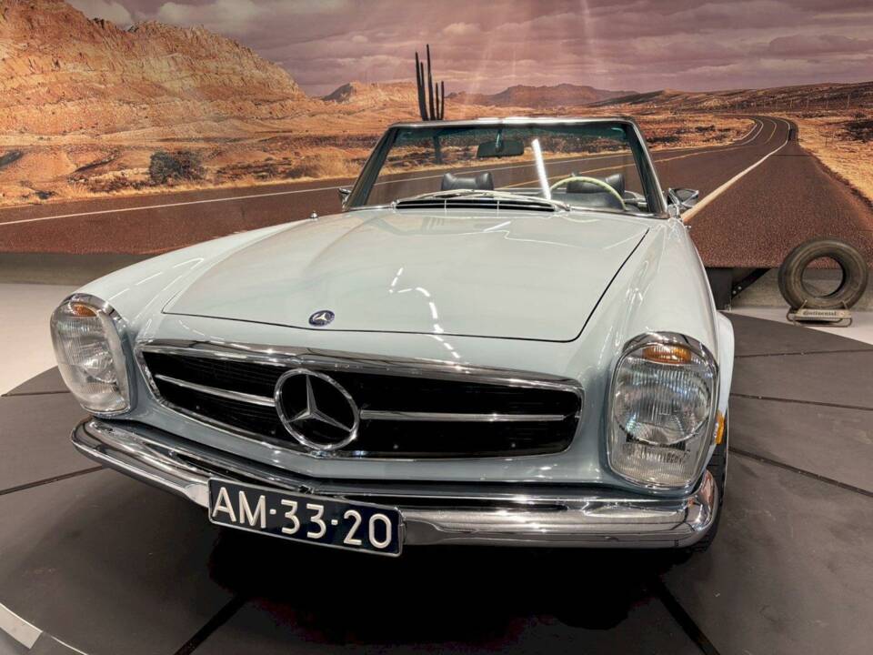 Afbeelding 16/36 van Mercedes-Benz 280 SL (1969)