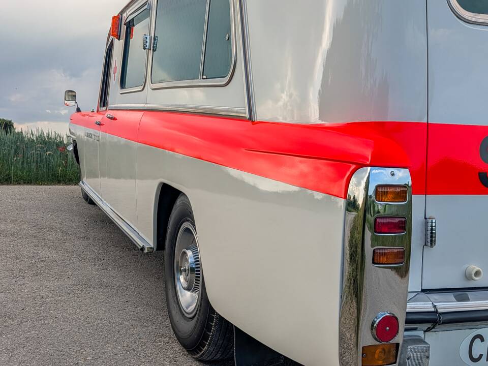 Image 14/51 of Cadillac Ambulance Carrosserie Köng (1964)
