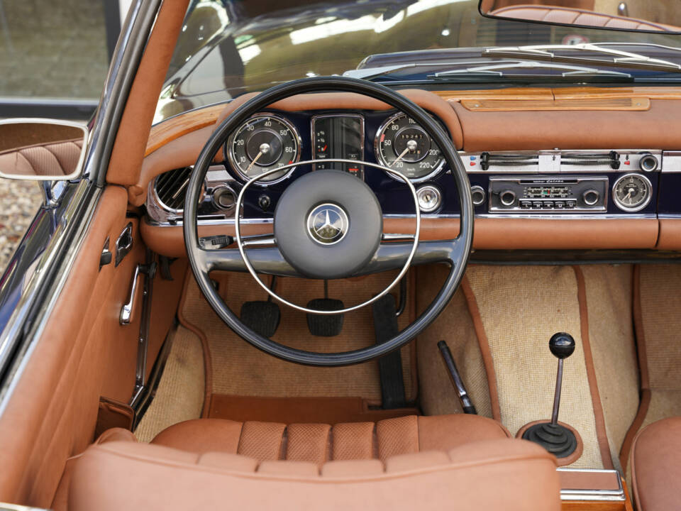 Immagine 46/50 di Mercedes-Benz 280 SL (1969)