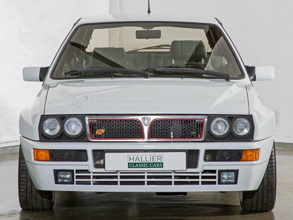 Image 12/20 de Lancia Delta HF Integrale Evoluzione I (1992)
