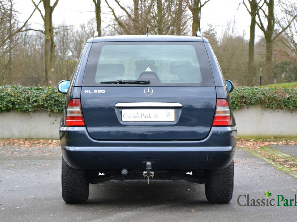 Imagen 4/50 de Mercedes-Benz ML 230 (1998)