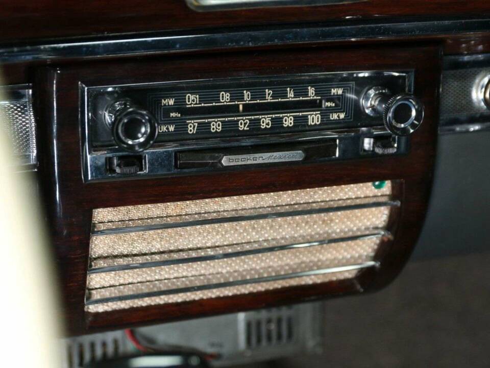Bild 24/49 von Mercedes-Benz 220 SE (1960)
