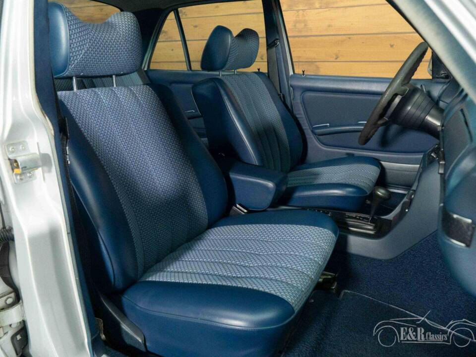Imagen 8/19 de Mercedes-Benz 250 (1978)