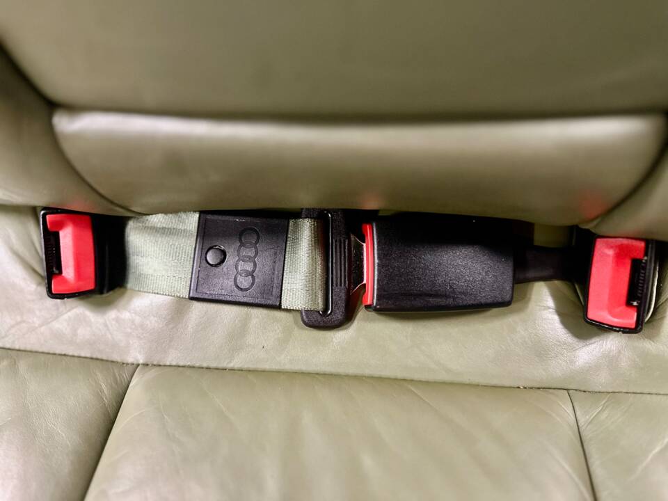 Immagine 13/26 di Audi A4 2.5 TDI (1999)