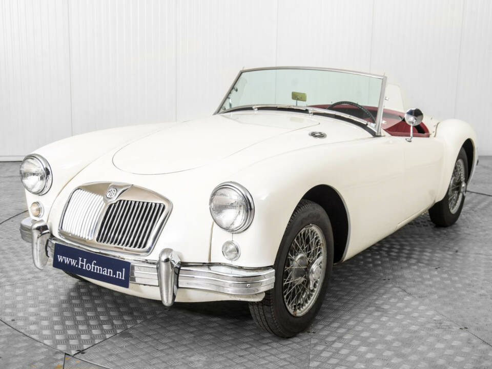 Image 17/50 of MG MGA 1500 (1957)