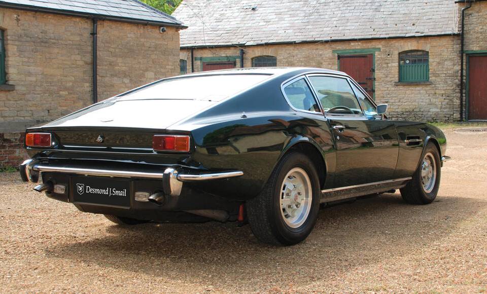Image 6/17 of Aston Martin V8 (1976)