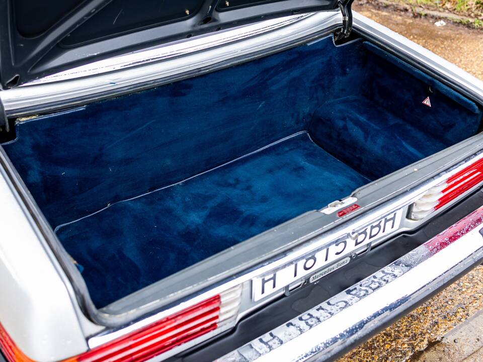 Image 30/31 of Mercedes-Benz 560 SL (1987)