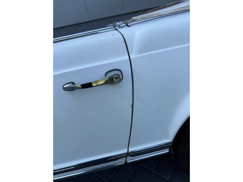 Image 18/50 de Mercedes-Benz 230 SL (1967)