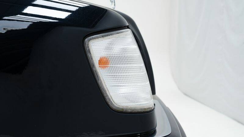 Image 13/15 of Mercedes-Benz E 200 (1995)