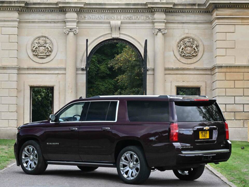 Image 22/50 of Chevrolet Suburban (2017)