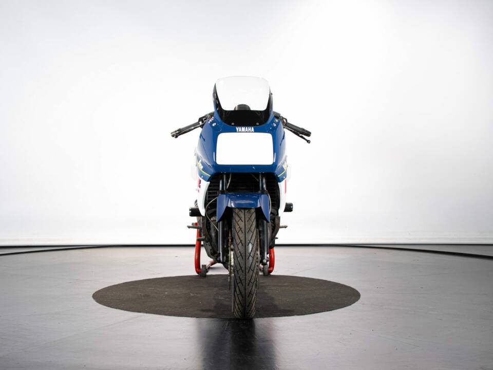 Image 7/50 of Yamaha FZ 750 (1986)