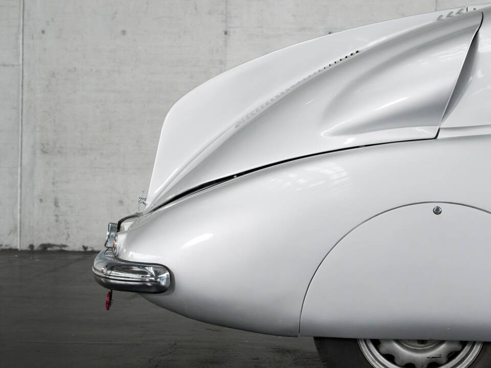 Image 26/50 of Tatra T 87 (1949)