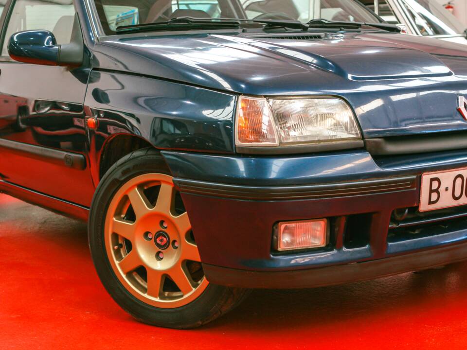 Imagen 2/27 de Renault Clio I 1.8 16V (1994)