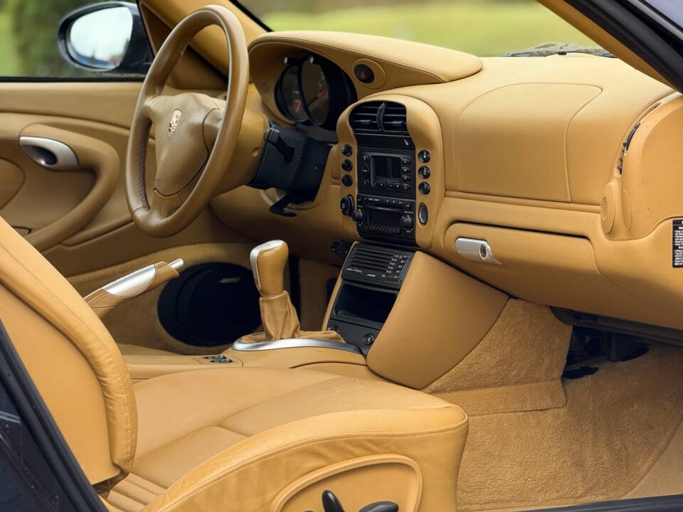 Image 32/42 de Porsche 911 Carrera 4S (2003)
