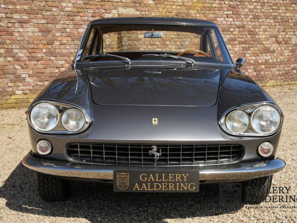 Image 5/50 de Ferrari 330 GT 2+2 (1965)