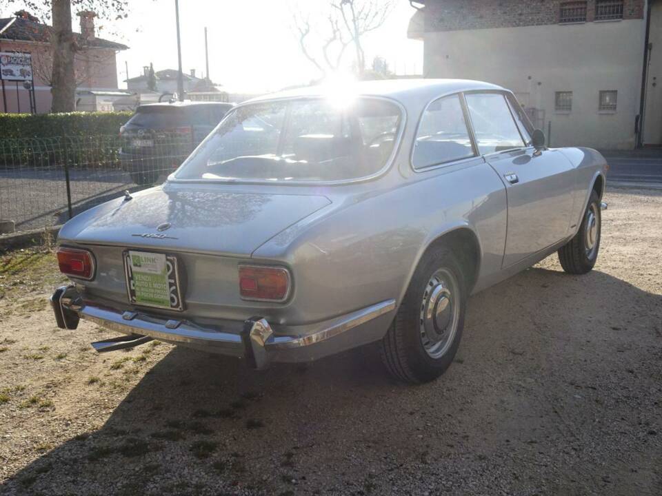 Image 14/50 de Alfa Romeo 1750 GT Veloce (1971)