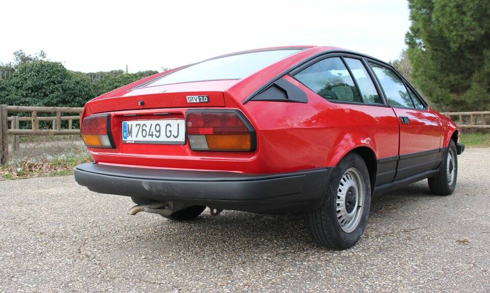 Image 7/8 of Alfa Romeo GTV 2.0 (1985)
