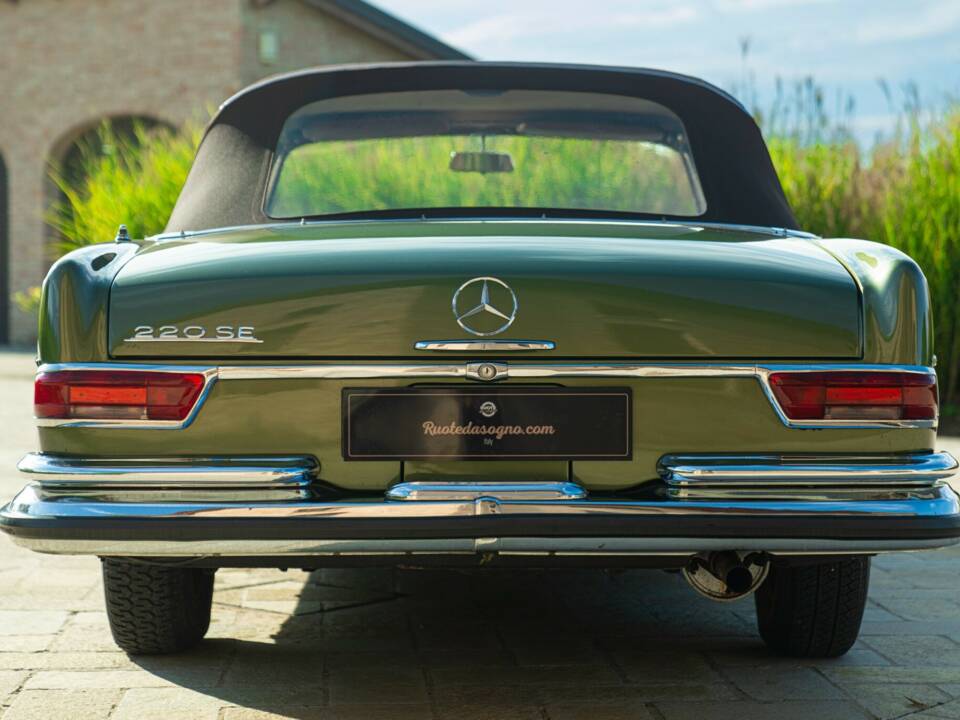 Afbeelding 13/50 van Mercedes-Benz 220 SE b (1964)