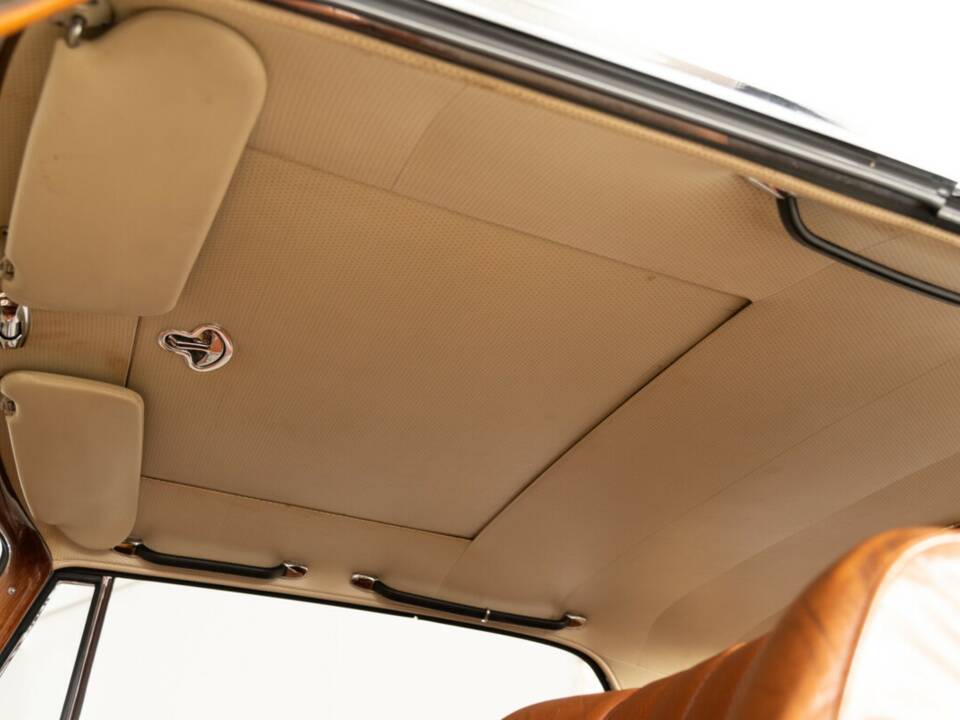 Bild 23/44 von Mercedes-Benz 220 SE b (1964)