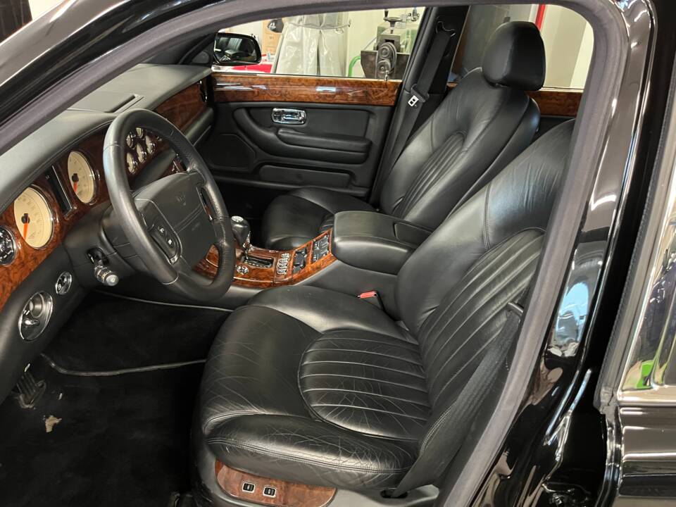 Image 5/7 of Bentley Arnage Red Label (2001)