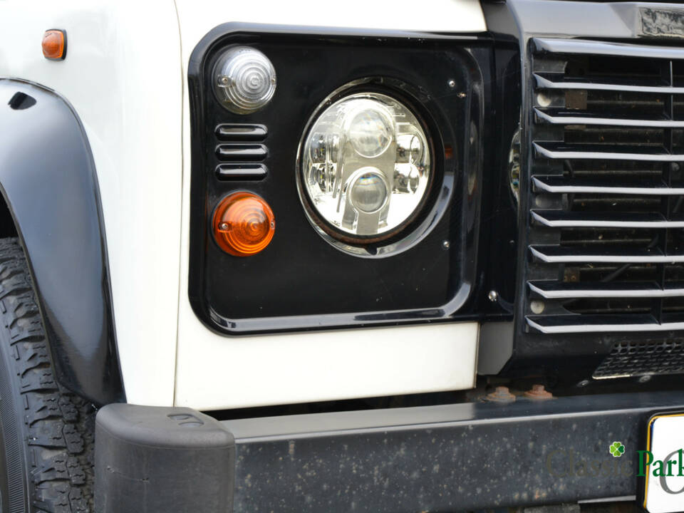 Image 38/50 of Land Rover Defender 90 (2008)