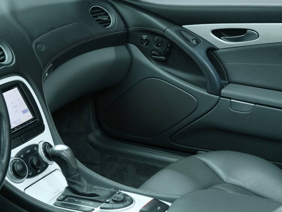Image 48/50 of Mercedes-Benz SL 55 AMG (2003)