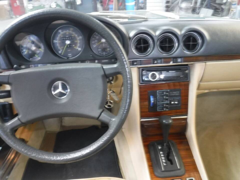 Image 29/50 of Mercedes-Benz 380 SL (1981)